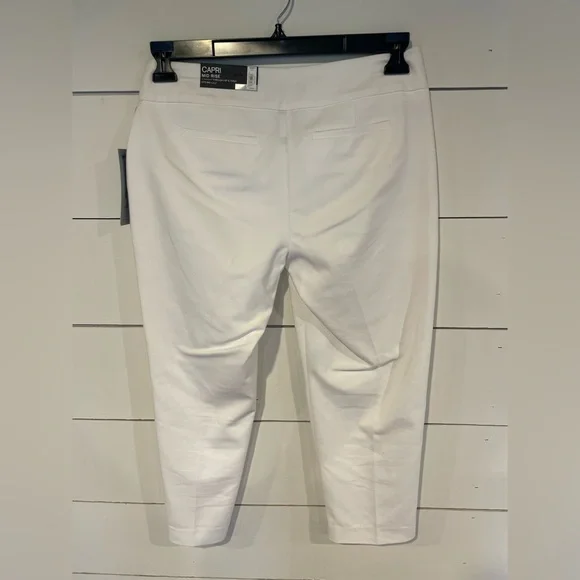 Women’s White Capri Mid Rise Size 6 - Picture 5 of 5